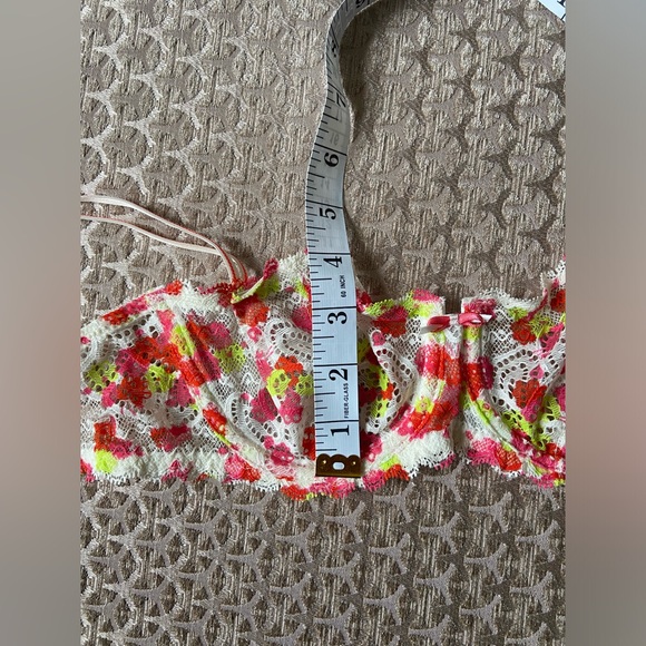 Chantelle multi color bras - Picture 9 of 11